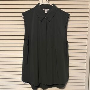 Athleta Sleeveless Button-Down Shirt in Dark Green